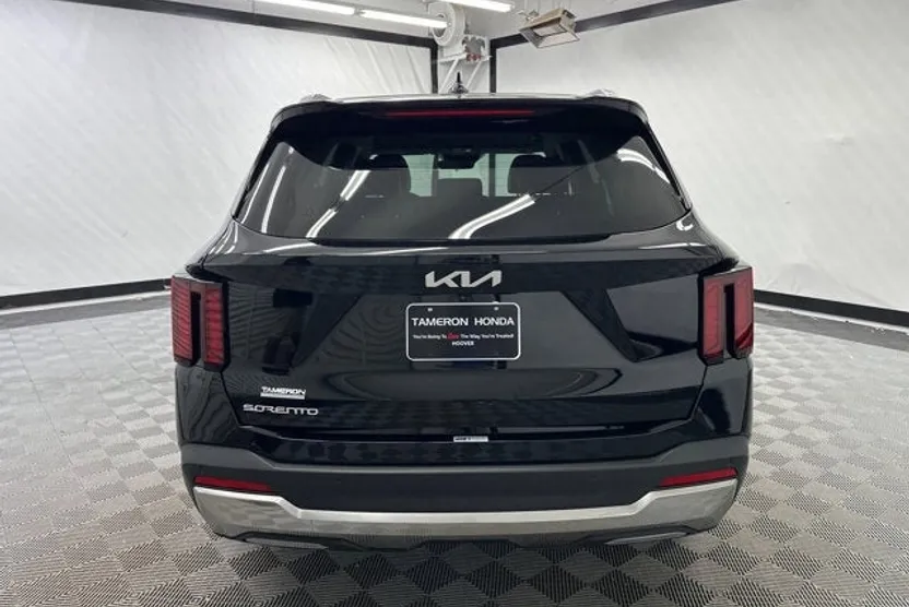 2024 Kia Sorento S photo 1