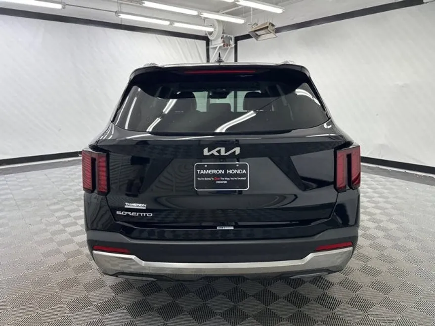 2024 Kia Sorento S photo 1
