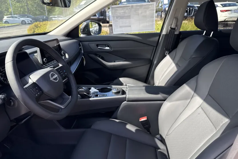 2026 Nissan Rogue SV photo 1