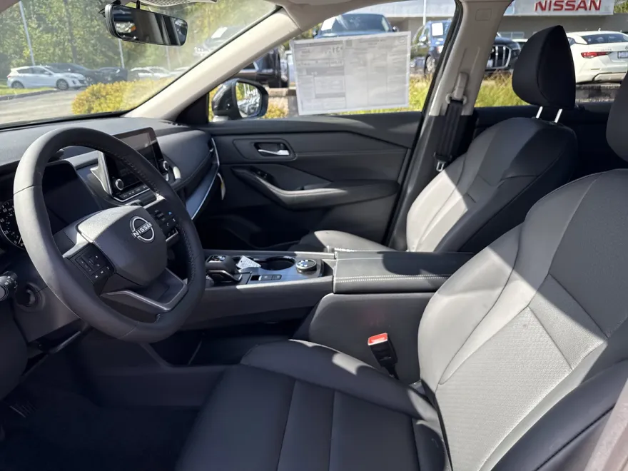 2026 Nissan Rogue SV photo 1