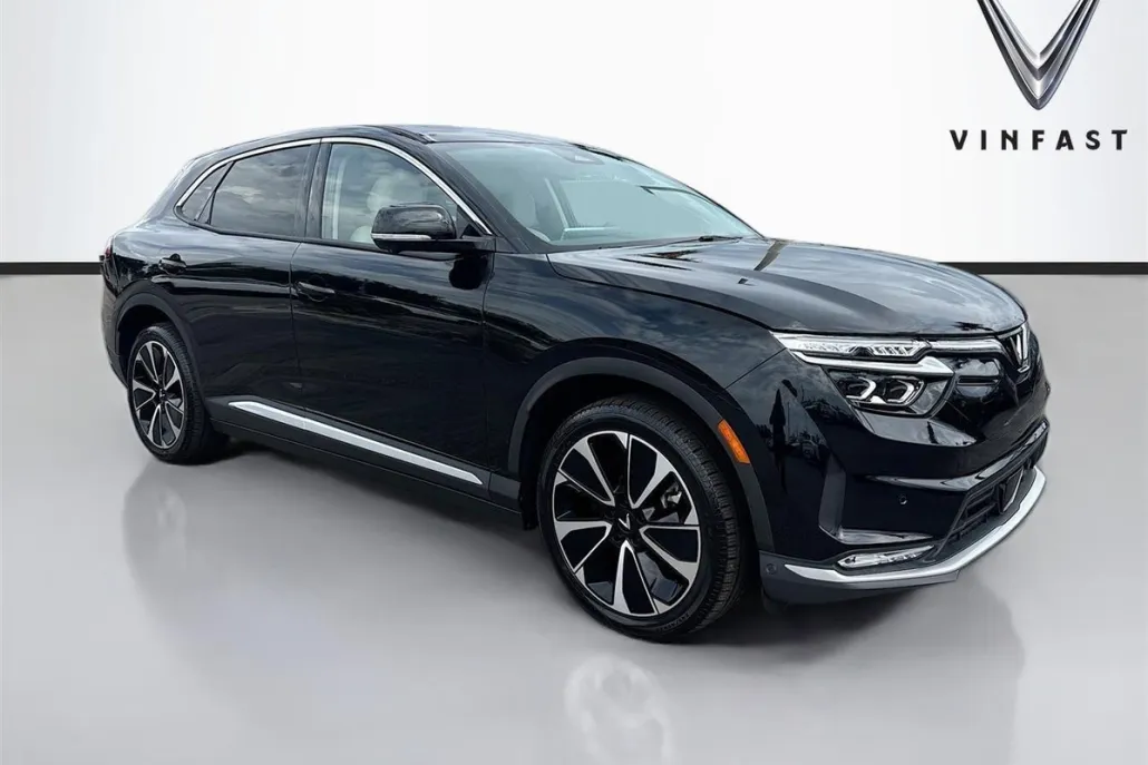 2025 Vinfast VF 8 8 photo 1