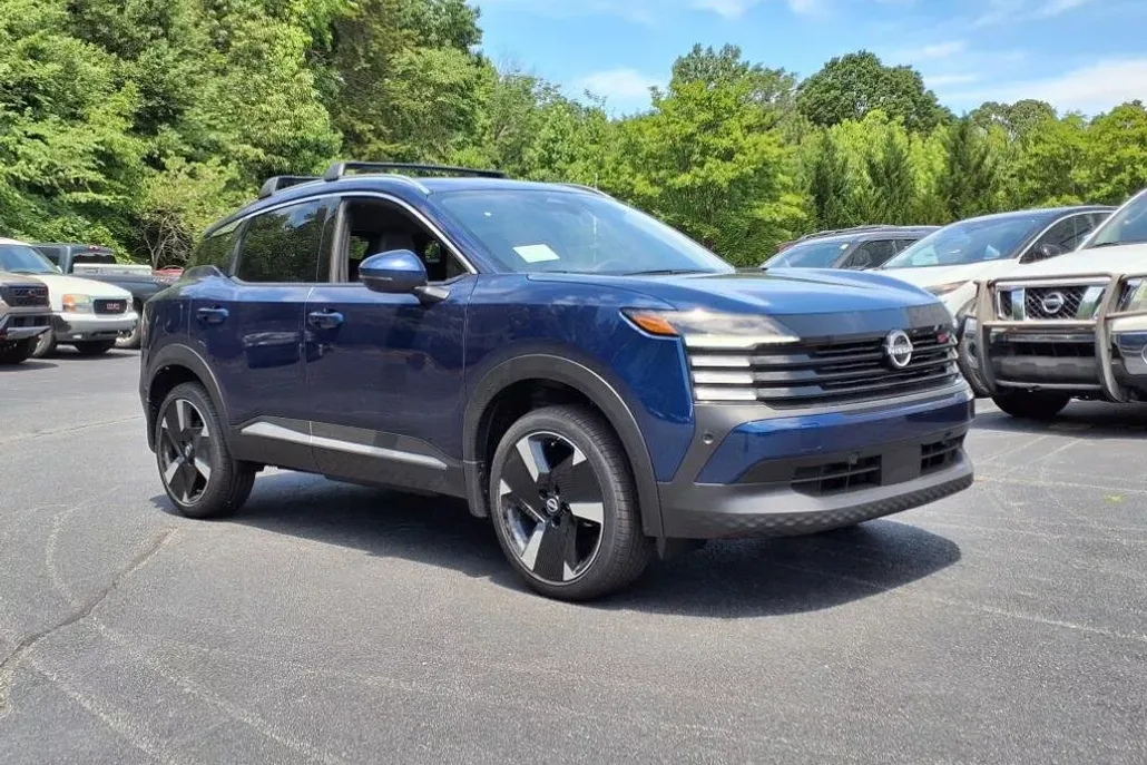 2025 Nissan Kicks SR photo 1