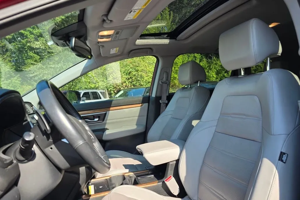 2022 Honda CR-V Hybrid Touring photo 1