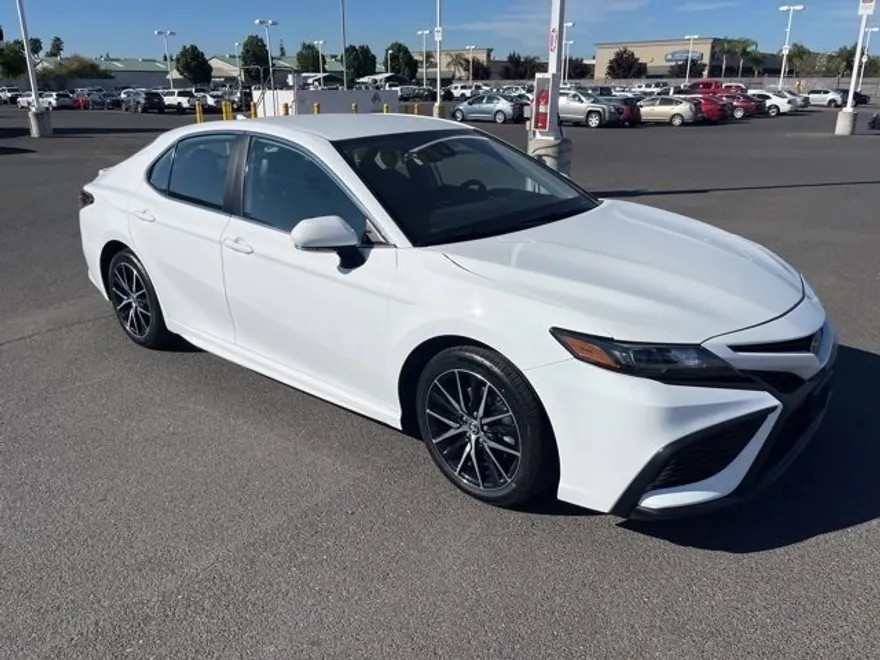 2024 Toyota Camry SE photo 1