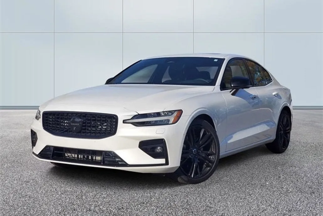 2024 Volvo S60 B5 Plus Black Edition photo 1