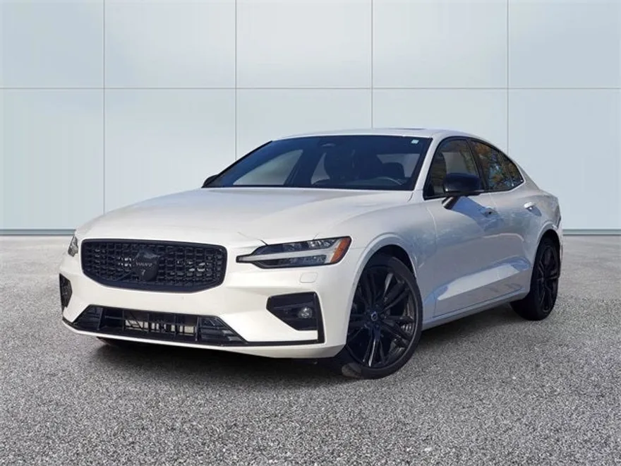 2024 Volvo S60 B5 Plus Black Edition photo 1