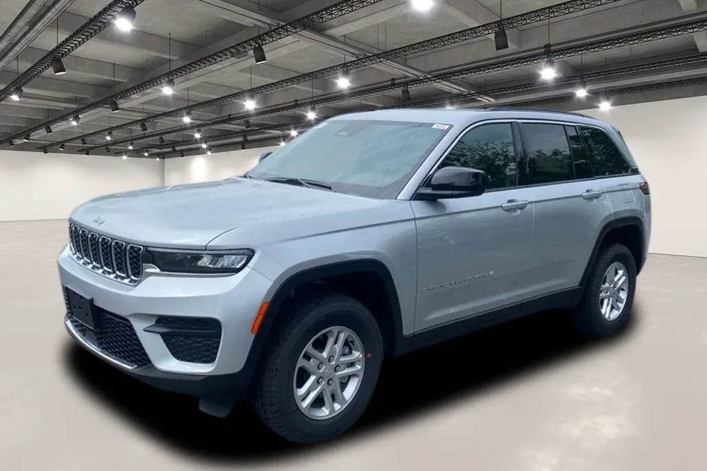 2025 Jeep Grand Cherokee Laredo photo 1