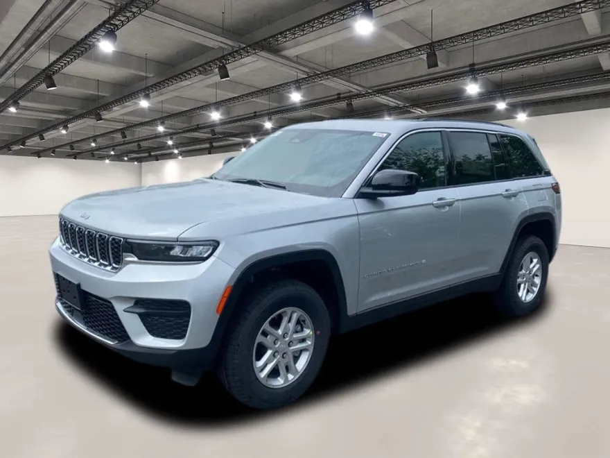 2025 Jeep Grand Cherokee Laredo photo 1