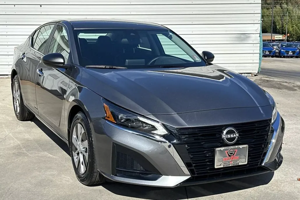 2025 Nissan Altima S photo 1
