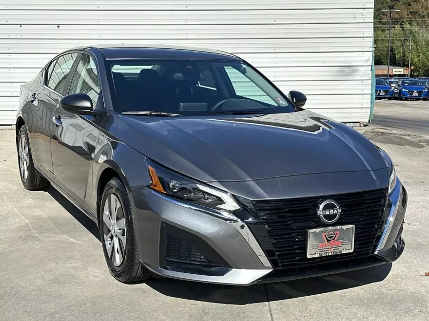 2025 Nissan Altima S photo 1