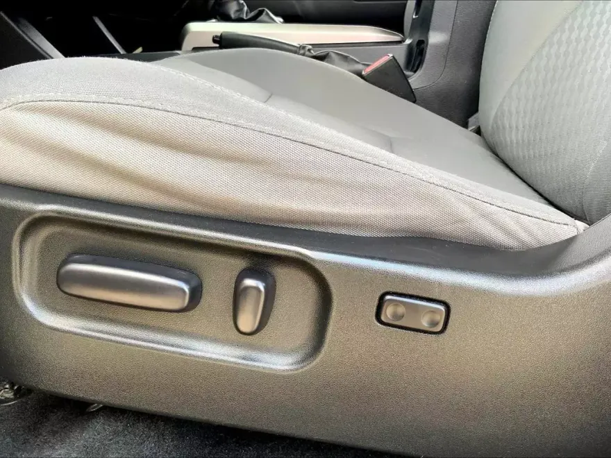 2020 Toyota Tacoma SR5 photo 32