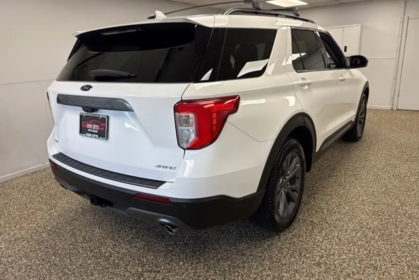 2022 Ford Explorer XLT photo 1
