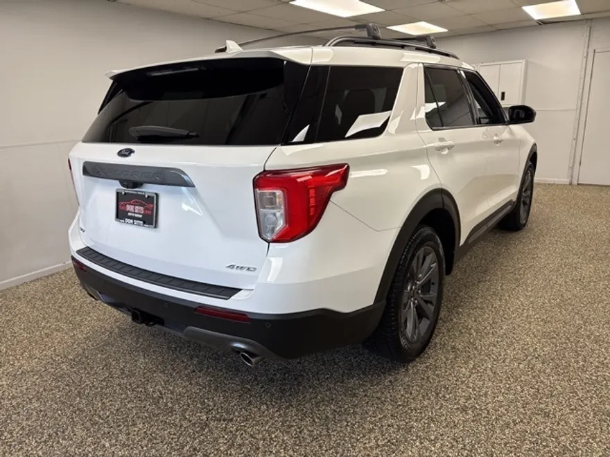 2022 Ford Explorer XLT photo 1