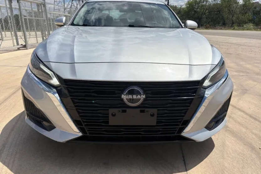 2023 Nissan Altima 2.5 SV photo 1