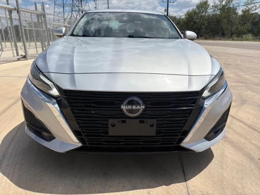 2023 Nissan Altima 2.5 SV photo 1