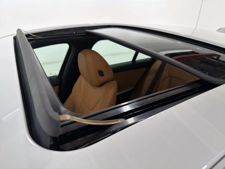 2025 Bmw 330i xDrive Sedan photo 1