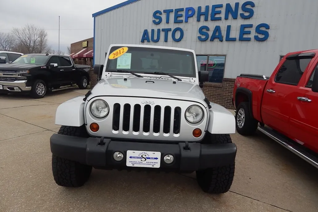 2012 Jeep Wrangler Sahara photo 1