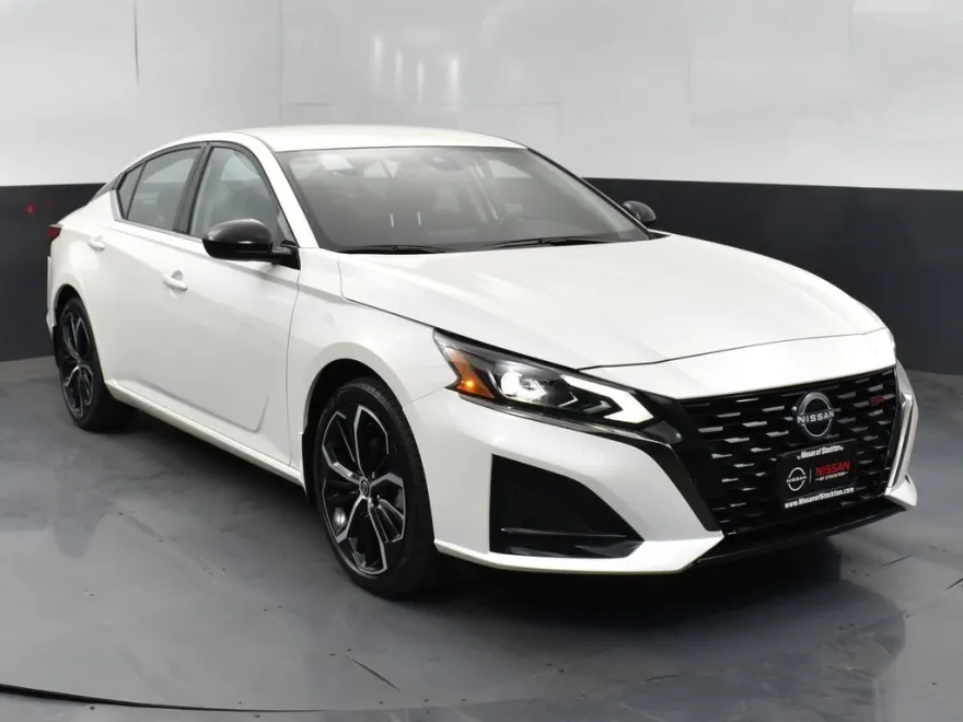 2025 Nissan Altima 2.5 SR photo 1