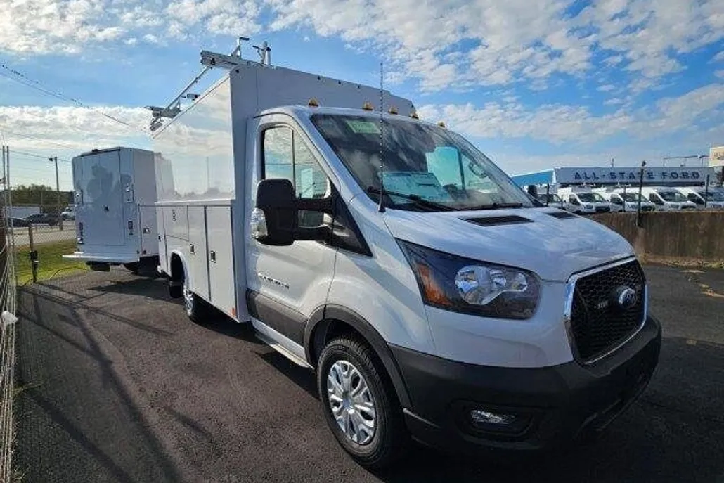 2024 Ford Transit Cutaway photo 1