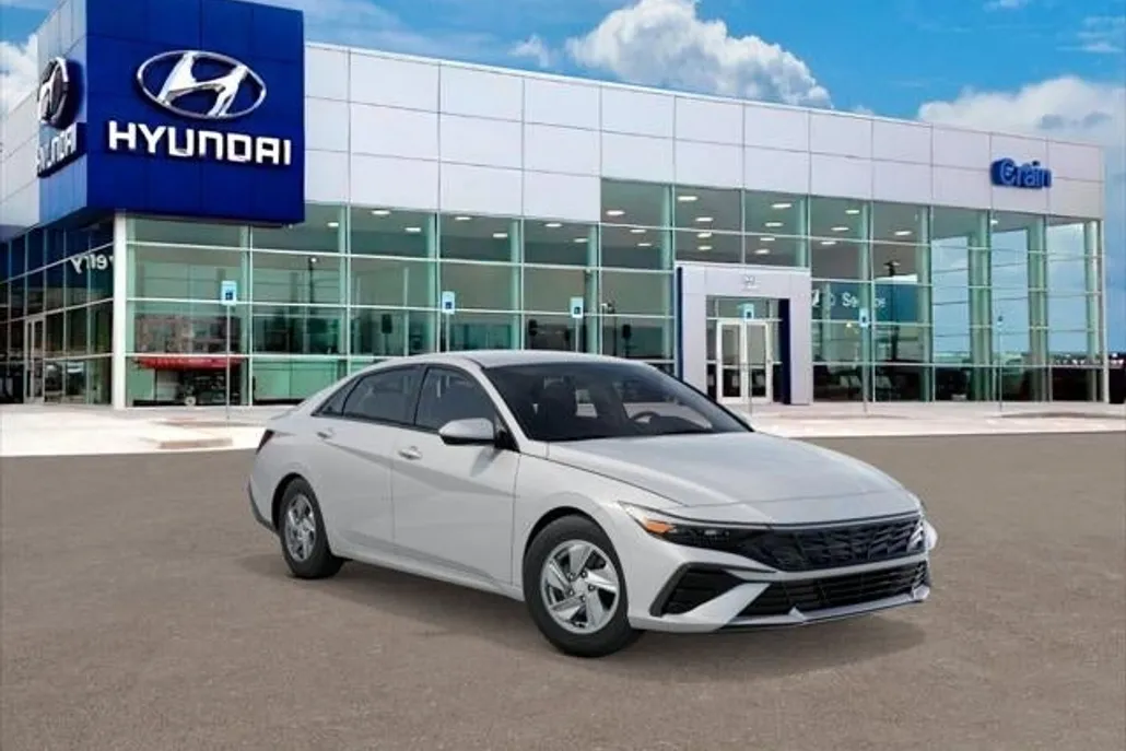 2025 Hyundai Elantra SE photo 1