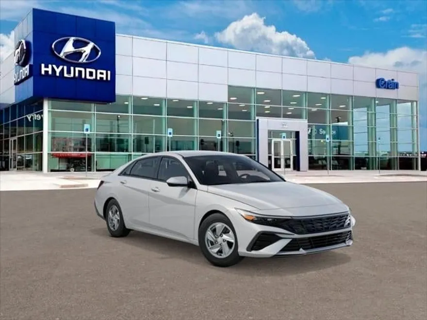 2025 Hyundai Elantra SE photo 1