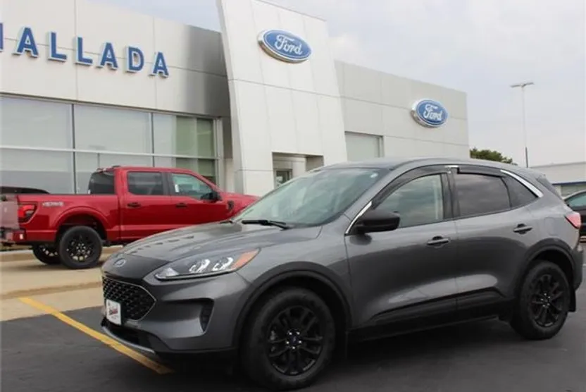 2022 Ford Escape SE photo 1