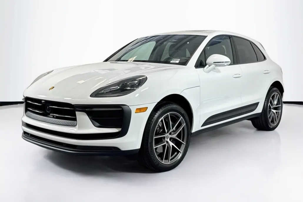 2025 Porsche Macan T photo 1