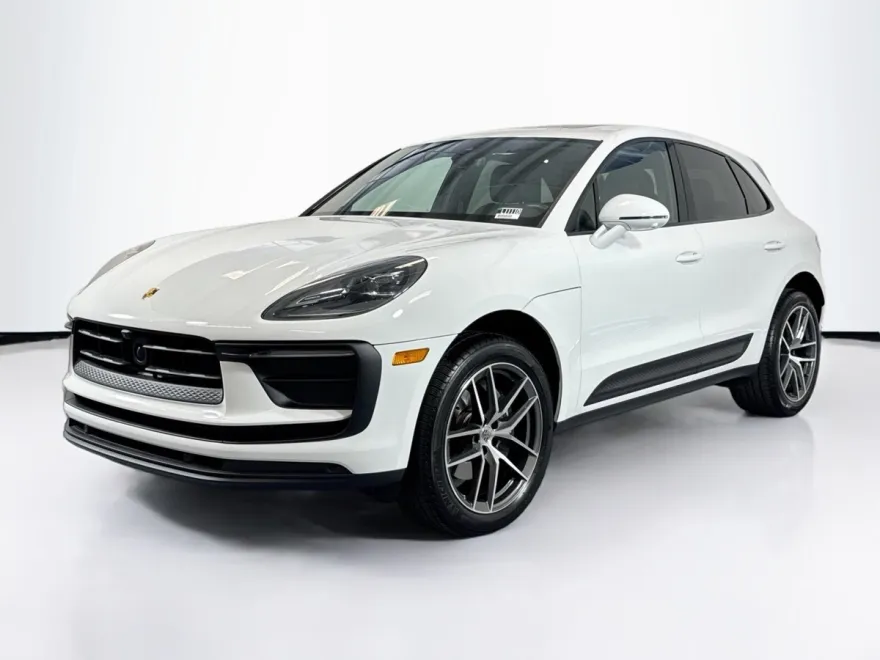 2025 Porsche Macan T photo 1