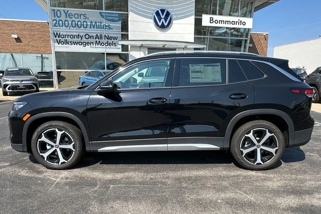 2025 Volkswagen Tiguan SE photo 1