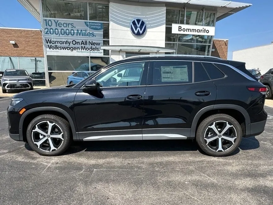 2025 Volkswagen Tiguan SE photo 1