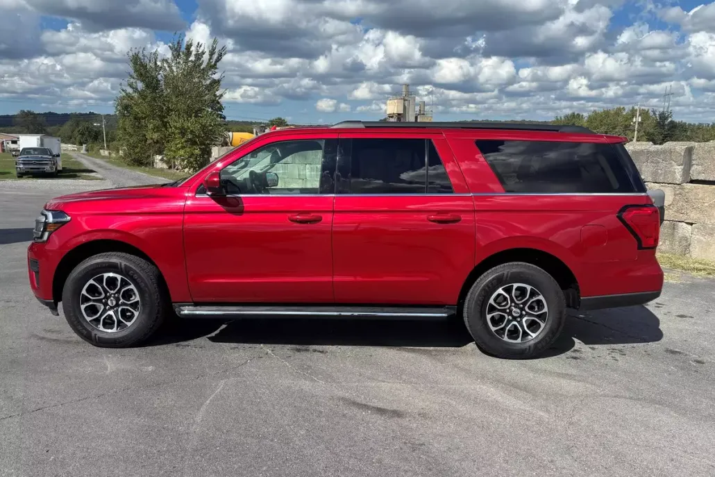 2022 Ford Expedition MAX XLT photo 1