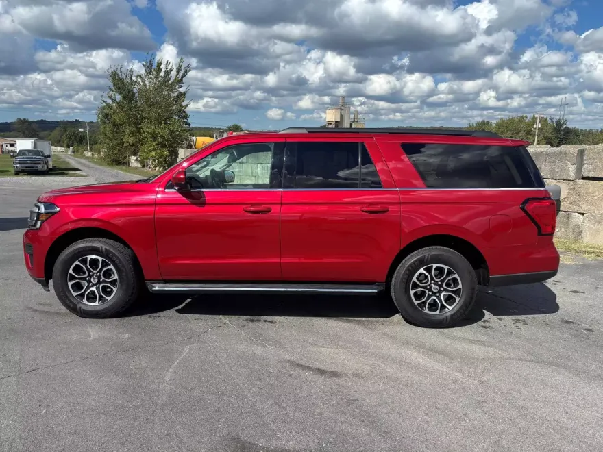 2022 Ford Expedition MAX XLT photo 1