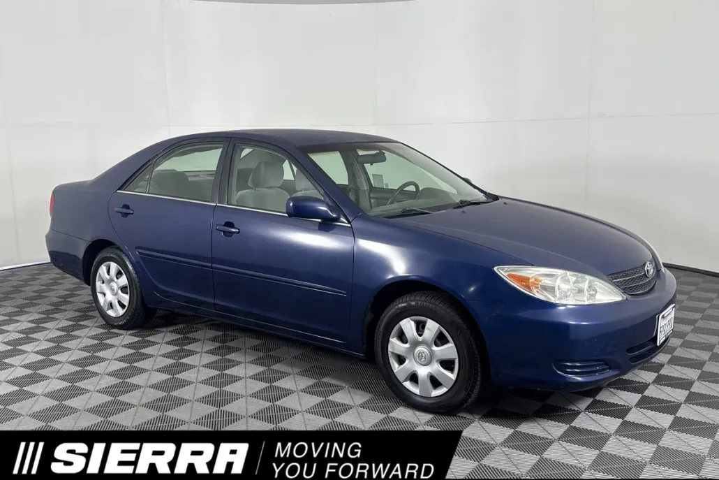 2004 Toyota Camry LE photo 1