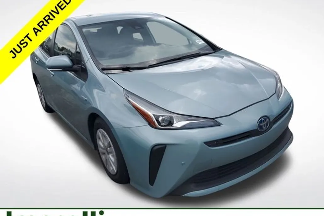 2022 Toyota Prius LE photo 1