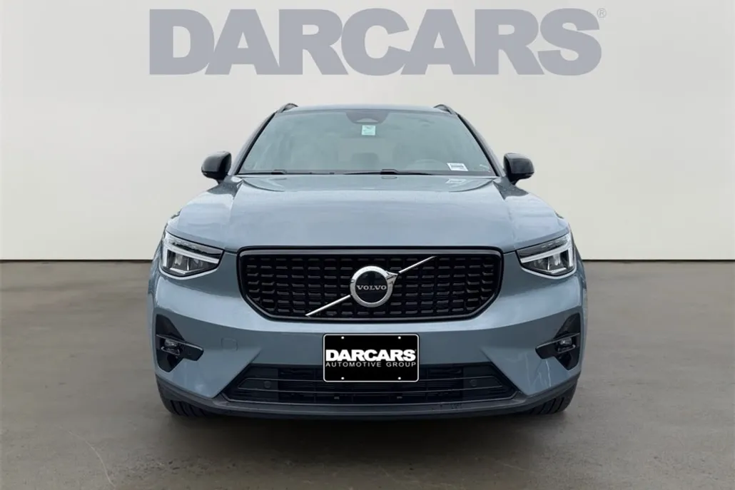 2023 Volvo XC40 AWD Plus photo 1
