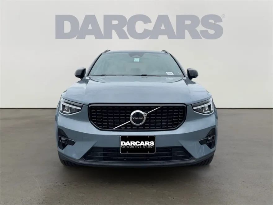 2023 Volvo XC40 AWD Plus photo 1