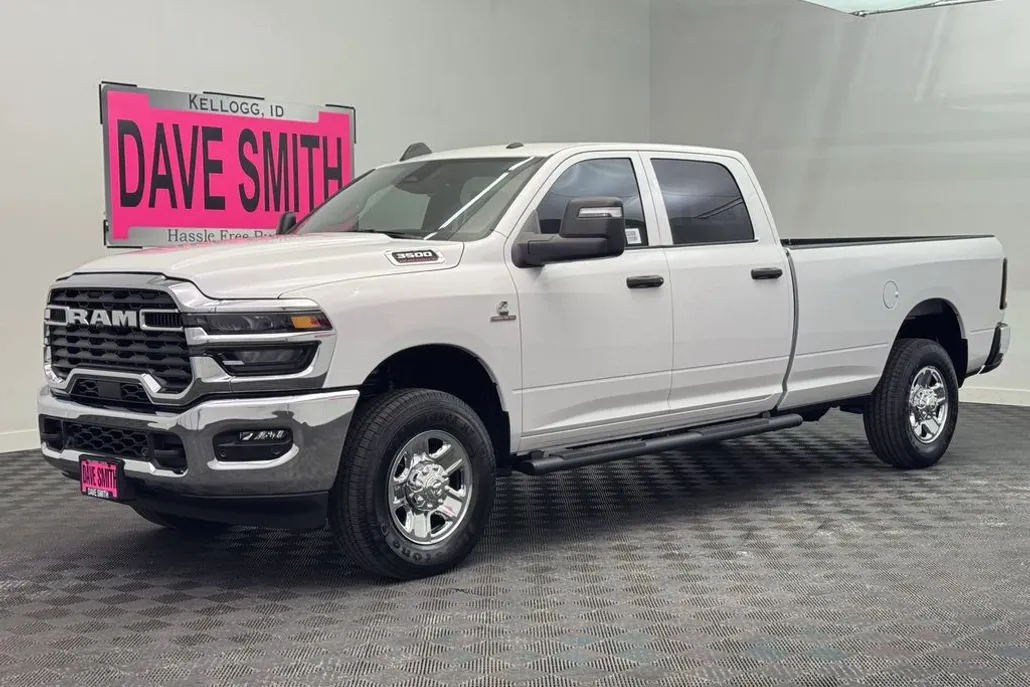2025 Ram 3500 Tradesman photo 1