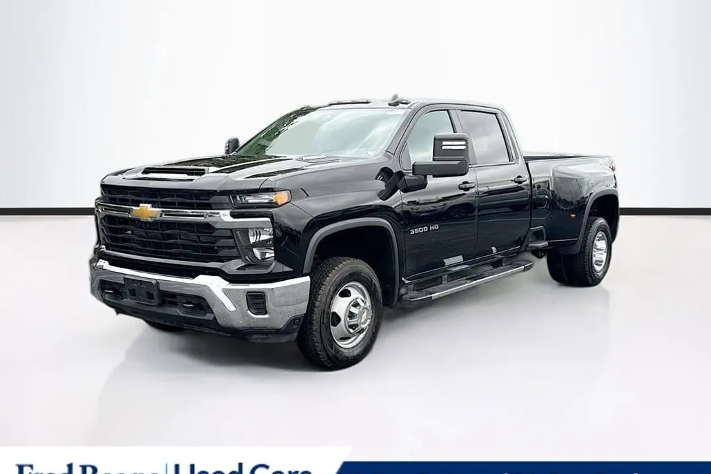 2024 Chevrolet Silverado 3500HD LT photo 1