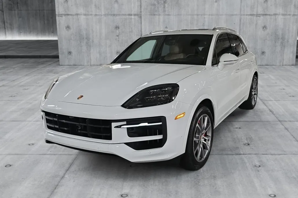 2025 Porsche Cayenne S photo 1