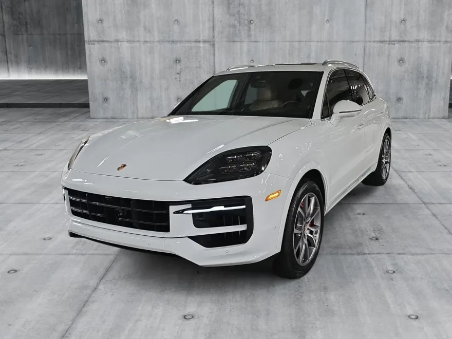 2025 Porsche Cayenne S photo 1