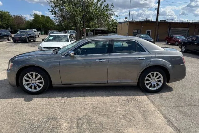 2012 Chrysler 300 Limited photo 1