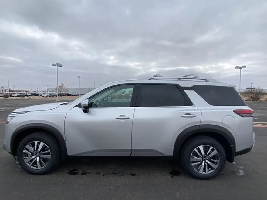 2025 Nissan Pathfinder SL photo 1