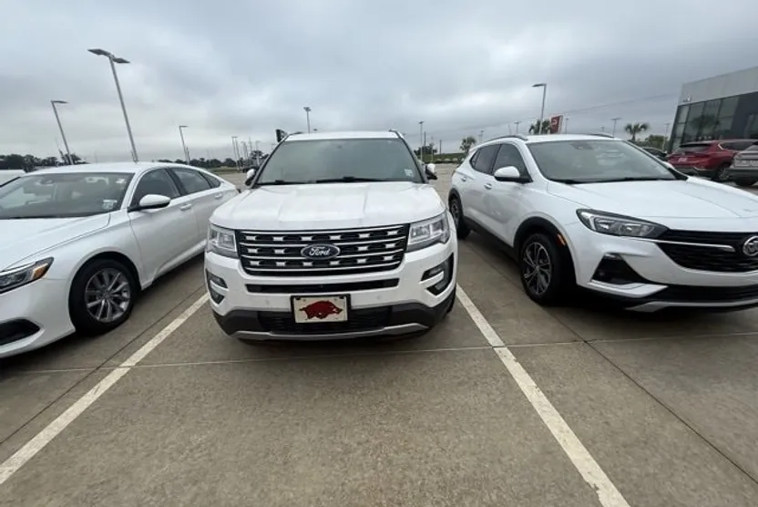 2017 Ford Explorer Limited photo 1