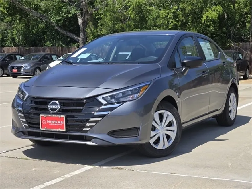 2025 Nissan Versa 1.6 S photo 1