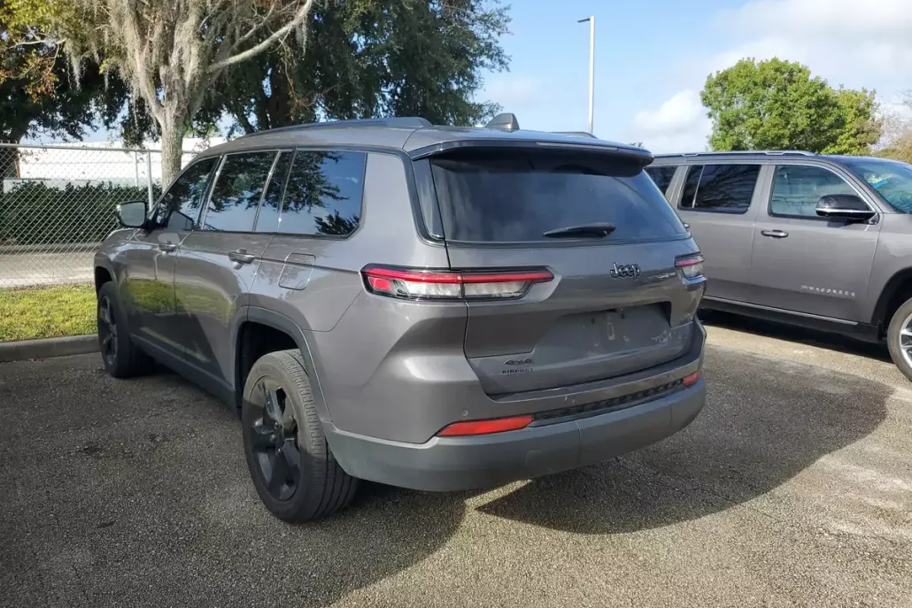 2023 Jeep Grand Cherokee Laredo photo 1