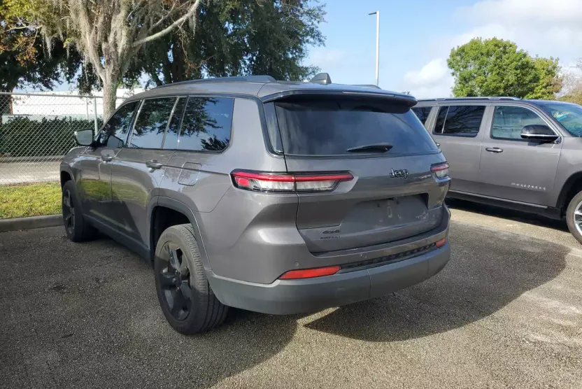 2023 Jeep Grand Cherokee Laredo photo 1