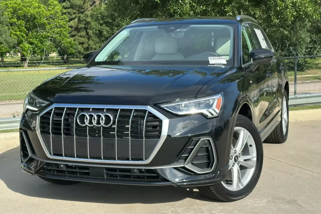 2024 Audi Q3 45 TFSI S line Premium photo 1
