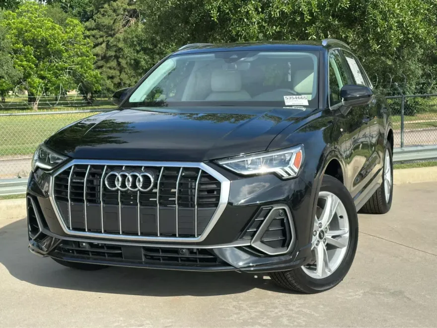 2024 Audi Q3 45 TFSI S line Premium photo 1