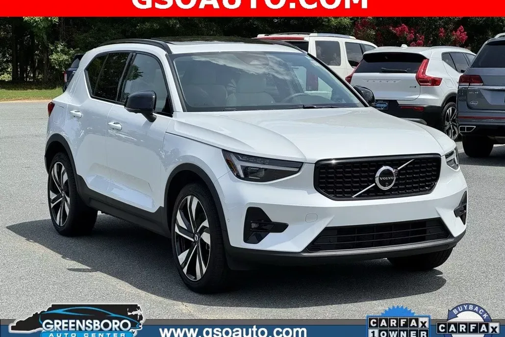 2024 Volvo XC40 Plus photo 1