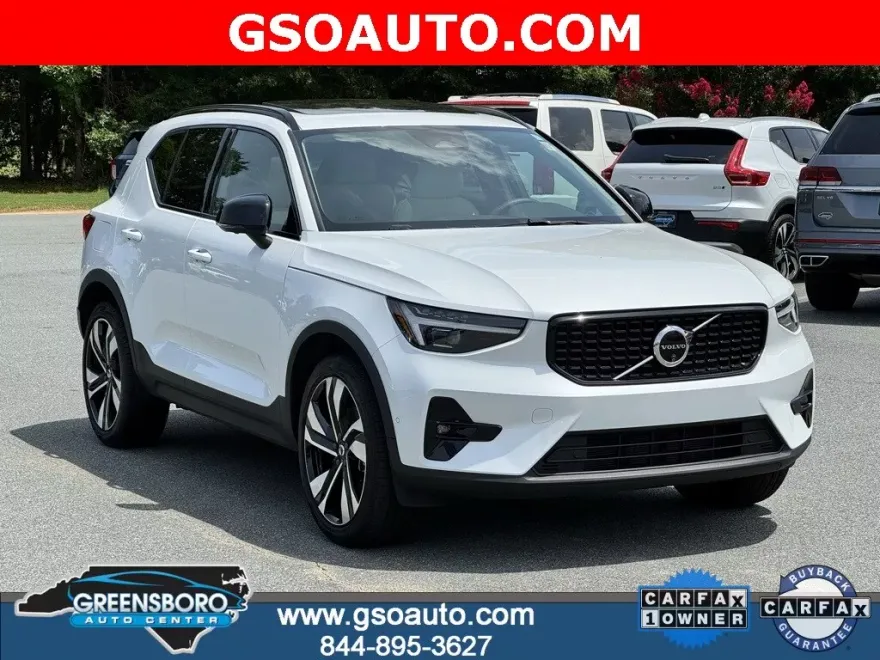 2024 Volvo XC40 Plus photo 1